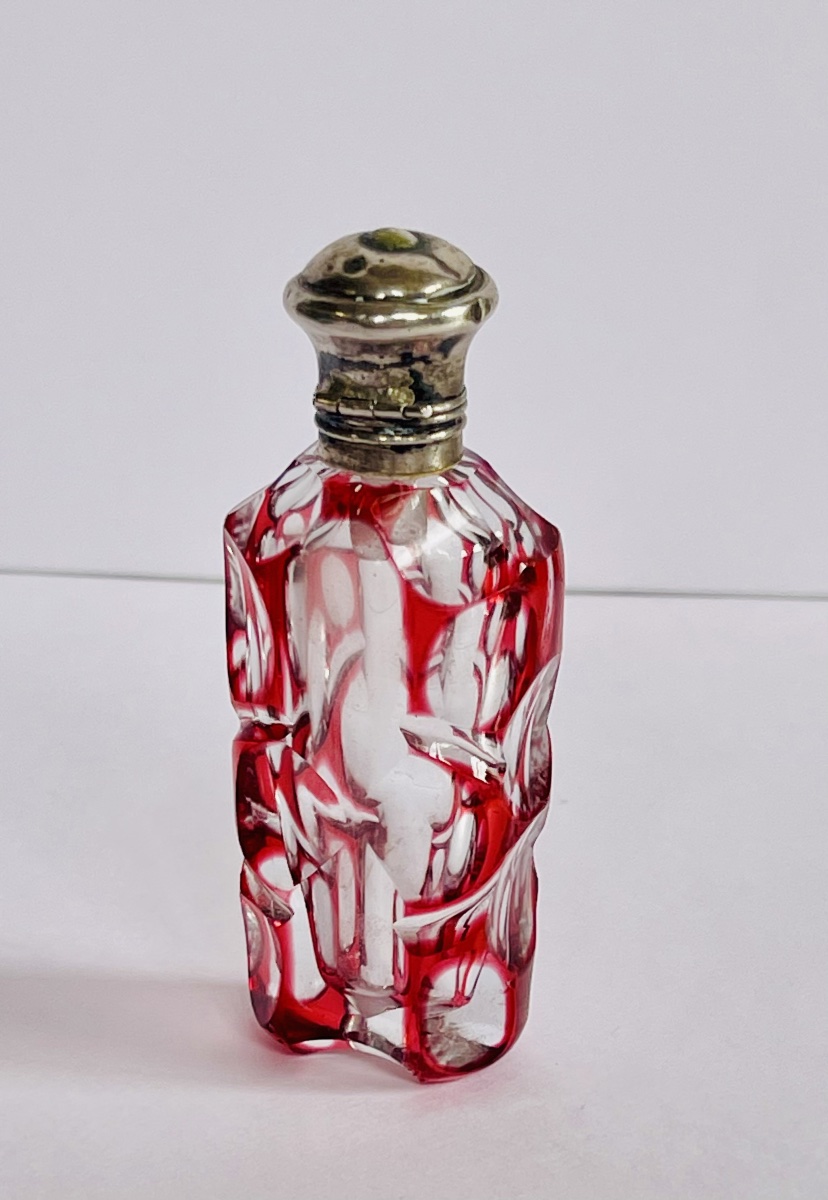 Salt Shaker - Crystal And Silver -photo-7